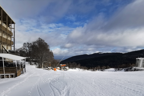 leMontagnardSaTerrasseAuxPiedsDesPistes